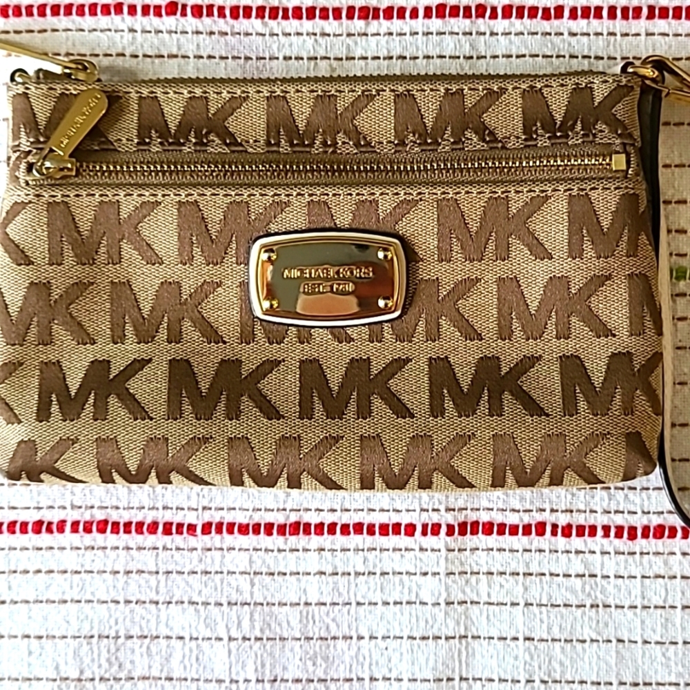 Michael Kors wristlet